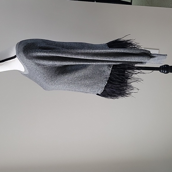 Le Superb Gray Sweatshirt Crewneck Feather Trim Long Sleeves‎ Women Sz Small - Picture 5 of 12
